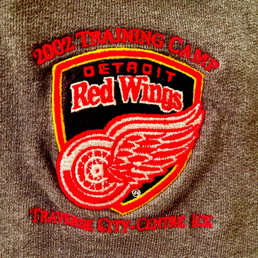 Men’s Detroit Red Wings 2002 Training Camp Long Sleeve Shirt/ Thin Sweatshirt XL